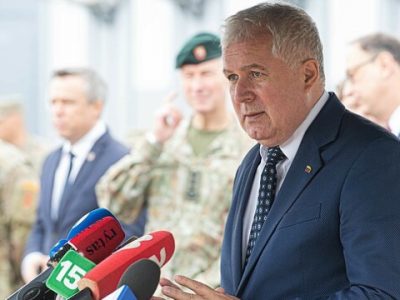 Штучно викликана міграційна криза може бути прикриттям для активних дій РФ проти України – міноборони Литви  