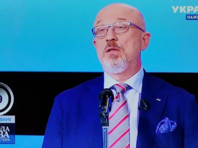 Консультації з моменту виходу публікацій у The Washington Post та Politico про нарощування Росією військ на кордоні з Україною тривають на всіх необхідних рівнях