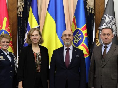 Міністр оборони України Олексій Резніков зустрівся з Тимчасовою повіреною у справах США в Україні Крістіною Квін  