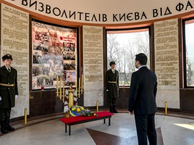 Президент: Ми ніколи не забудемо, якою ціною Київ було звільнено від нацистських окупантів