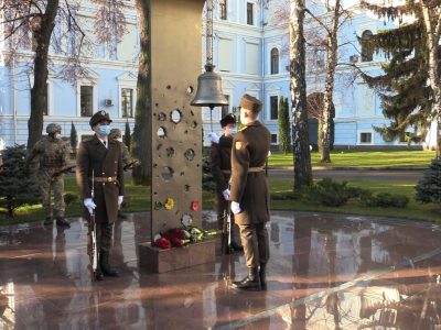 Дзвін Пам’яті пролунав п’ять разів… В Міноборони вшанували загиблих Українських захисників  