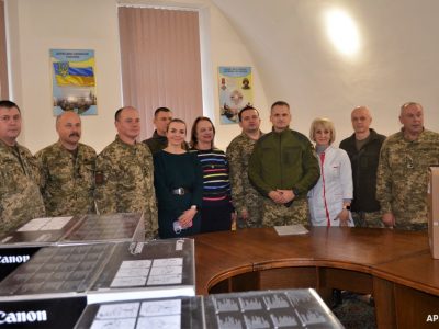 Військовим медикам передано 20 комплектів обладнання для моніторингу поширення ВІЛ-інфекції