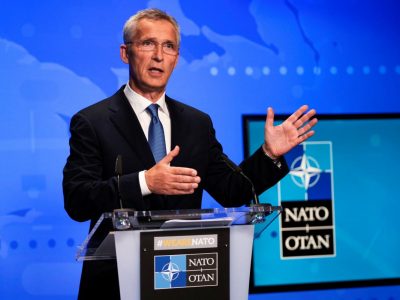 НАТО зберігає пильність і уважно стежить за ситуацією уздовж кордонів України з Росією