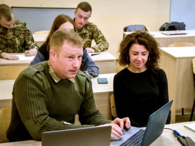 Інструктори ЗС Великої Британії навчають українських курсантів-зенітників  