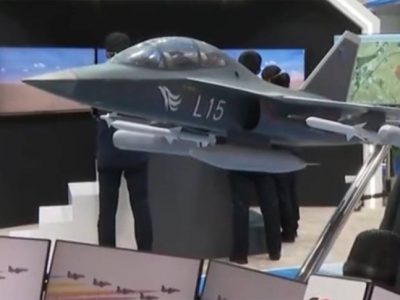 Китай представив оновлений навчально-бойовий літак L-15  