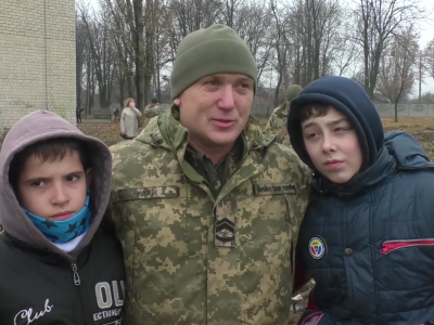 Українські військові зі складу ООС влаштували свято для дітей Донеччини