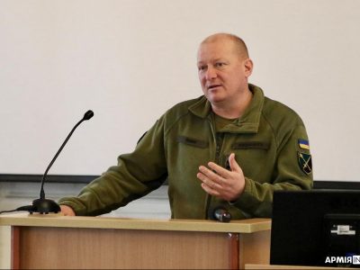 Командувач морської піхоти зустрівся з одеськими курсантами випускних курсів  