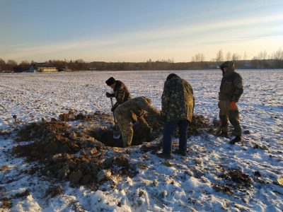 Напередодні Нового року житомирські пошуковці підняли з крижаної землі останки ще двох невідомих солдатів  