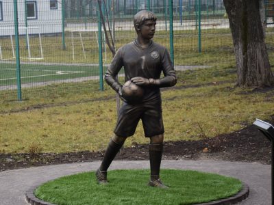 З м’ячем у руках, з Україною в серці: на Донеччині відкрили пам’ятник 16-річному Герою України Степану Чубенку  
