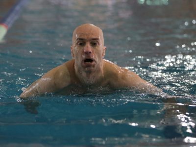 Важко поранений військовий розвідник виконав норматив майстра спорту з плавання  