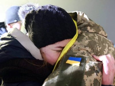 Мінреінтеграції виплатило кошти ще 12 звільненим з полону Рф українцям