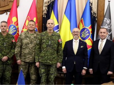 Олексій Резніков провів телефонну розмову з Міністром національної оборони Канади та зустрівся з начальником Штабу оборони ЗС Канади  