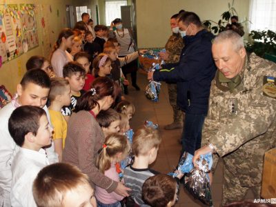 Воїни Об’єднаних сил привітали дітей із Днем Святого Миколая  