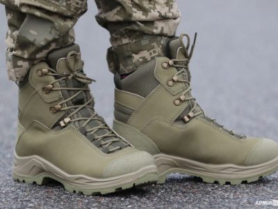 Змінили колір, вагу та матеріал: у війську протестували нові зимові черевики  