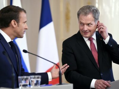 Президенти Фінляндії та Франції обговорили ситуацію на кордонах України  