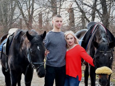 Валентинка верхи на коні: львівським курсантам організували фотосесію на іподромі  