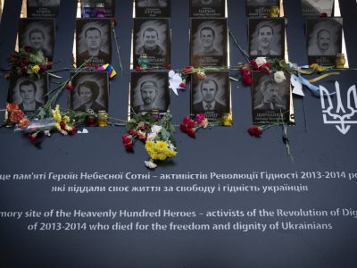 Президент України і перша леді вшанували пам’ять Героїв Небесної Сотні