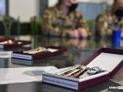 У Хмельницькому захисники України отримали ордери і ключі від квартир  
