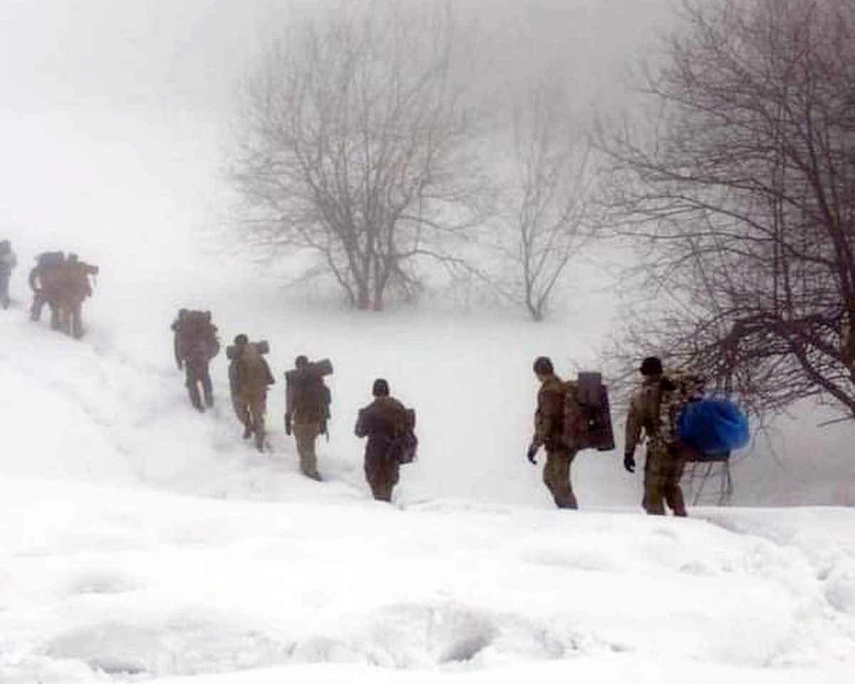Українські десантники тренуються в зимових умовах