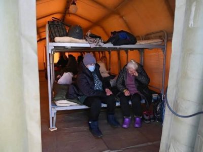 Брезентові намети і двоповерхові нари: Росія показала евакуаційні табори для ОРДЛО