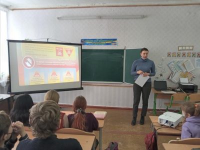 Мінреінтеграції провело тренінги з мінної безпеки для учнів двох шкіл на Донеччині  