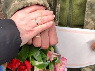 Під час воєнного стану військовослужбовцям можна одружитись без особистої присутності  
