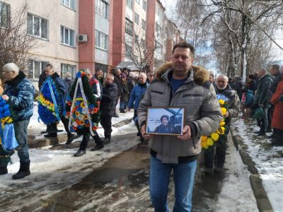 У Миргороді віддали останню шану військовим льотчикам — Героям України  