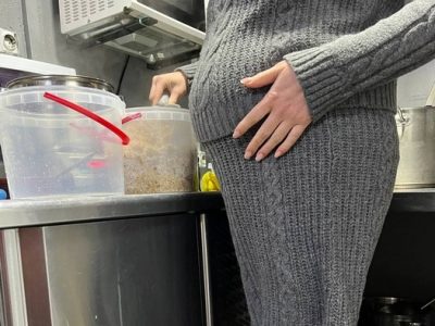У Вінниці вагітна волонтерка не відходить від плити, готуючи їжу для захисників  