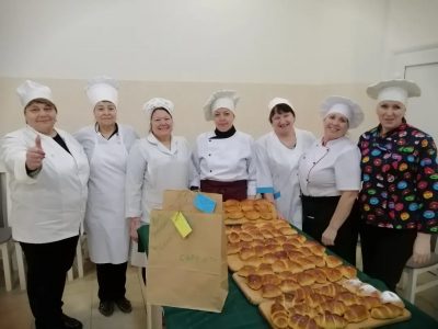 Одеські волонтери годують воїнів смачною випічкою  