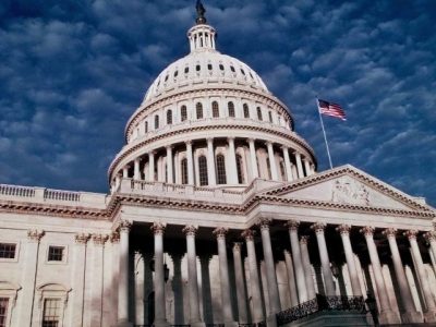 Сенат США одноголосно ухвалив резолюцію, яка засуджує путіна як воєнного злочинця  