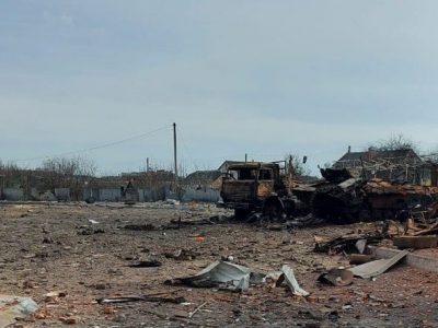 Окупанти відновлюють пошкоджену військову техніку на потужностях захопленого українського заводу  