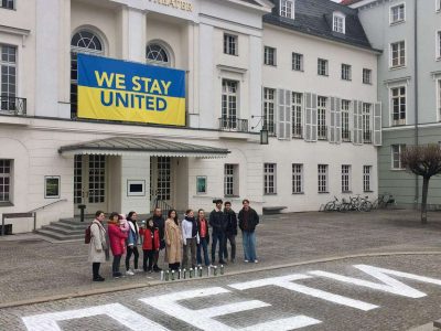 У Берліні відбулась мистецька акція солідарності з багатостраждальним українським Маріуполем   