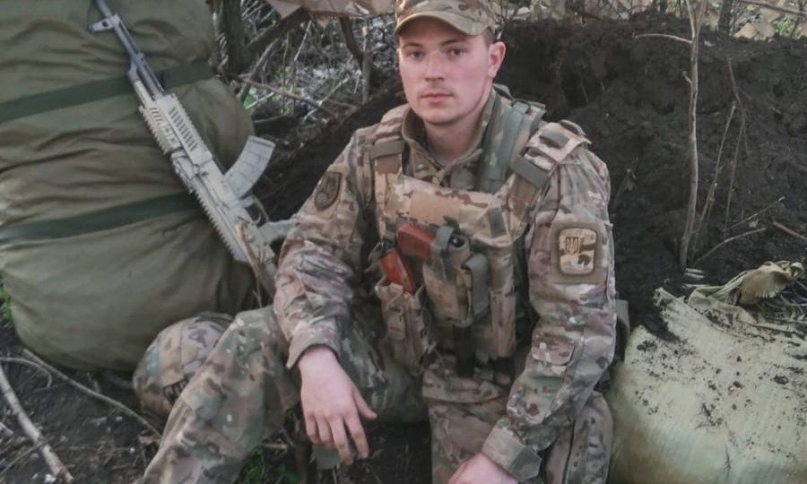 Порно: Екі майлы және итеріңіз және тартыңыз Мүшесі жоқ транссексуал