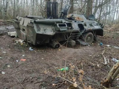 Противник зосереджує основні зусилля на оточенні українських міст. Зазнаючи втрат, росіяни масово здаються у полон  