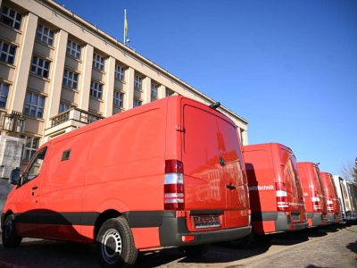 Закарпатці придбали 12 броньованих мікроавтобусів для евакуації людей  