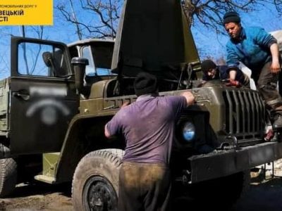 На Буковині дорожники ремонтують техніку для війська  