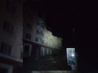Російські загарбники розбомбили готель «Україна» в центрі Чернігова  