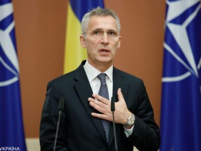 «Болісне рішення». Столтенберг пояснив, чому НАТО не впроваджуватиме безпольотну зону над Україною  