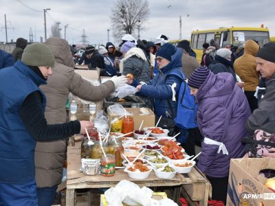 Білогородська громада організувалася для зустрічі людей, які через бойові дії потрапили у скрутне становище  