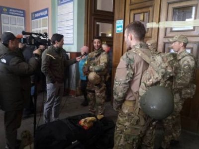 В Україну прибувають перші добровольці з Великої Британії  