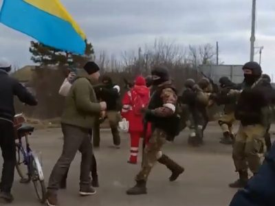 Чаплинка — люди йдуть з голими руками проти окупантів!  