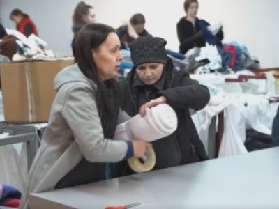 Волонтери з Буковини зібрали понад 100 тонн одягу та взуття для переселенців  