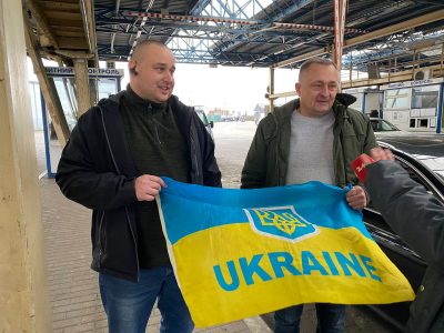 Українські чоловіки продовжують прибувати з-за кордону, щоб стати на захист Батьківщини  