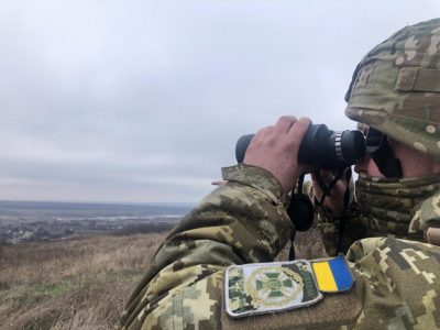 На Донеччині колона ворожої бронетехніки не змогла пройти через позицію прикордонників  