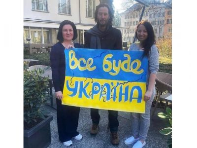 Кіану Рівз підтримав українців з плакатом «Все буде Україна»  