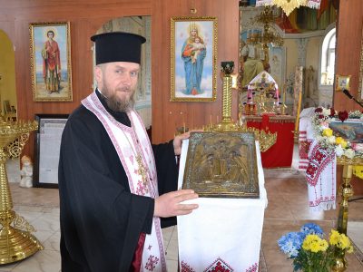 «Сподіваюся, що це звістка про перемогу України» — на Вінниччині замироточила ікона  