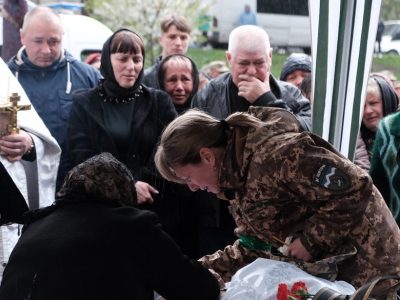 У Чернівцях поховали захисника, який загинув за Україну  