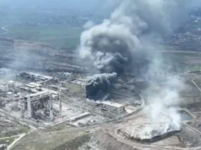 Загарбник продовжує завдавати авіаударів у районі «Азовсталі» в Маріуполі  