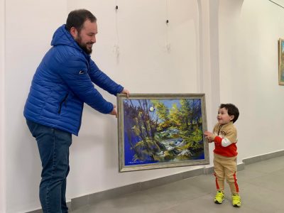 У Мукачеві на виставці картин «Разом до Перемоги» для гірських піхотинців зібрали понад 40 тисяч гривень  