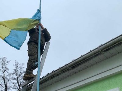 У населеному пункті Немішаєве гвардійці вивісили державний прапор  